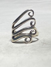 Fork ring long swirl band