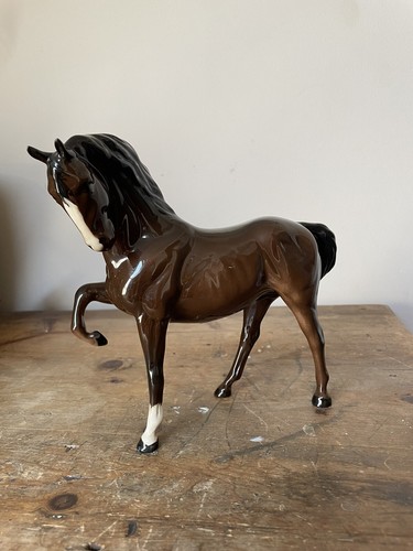 Beswick horse head tucked - beswick,
