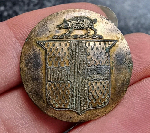 Antique livery button - livery, &