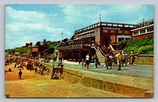 POSTCARD - CLACTON ON SEA -