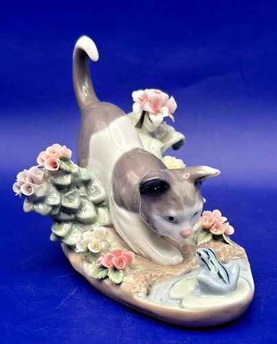 Lladro cat with frog - with,