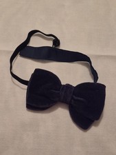 Vintage blue velvet bow tie.