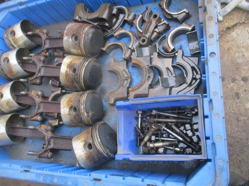 Daimler 250 saloon - v8-250, pistons