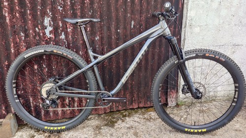 Identiti aka mountain - mountain, bike