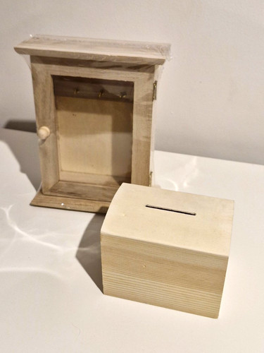 Wooden key cabinet with coin - wooden,