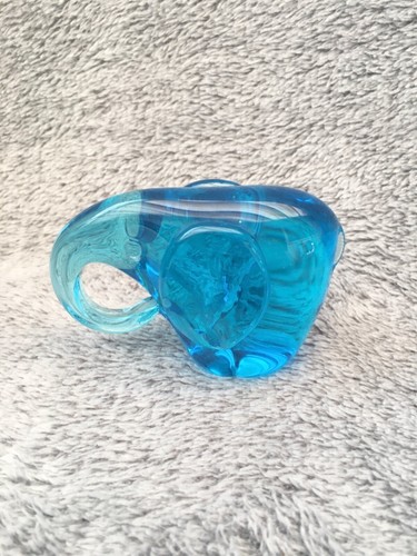 Vintage blue glass - 🐘,