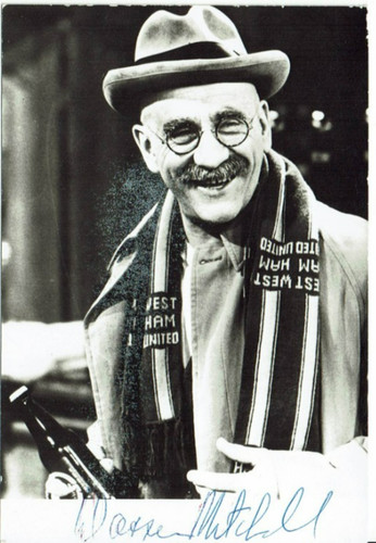 Warren mitchell hand signed - mitchell,