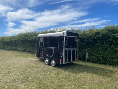 Horse box bar - box,