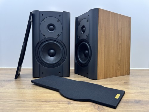 Jamo bookshelf speakers - jamo,
