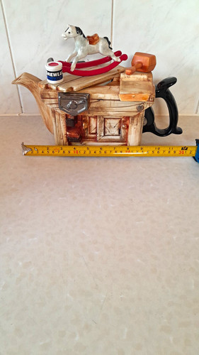 The teapottery carpenter - teapottery, carpenter’s