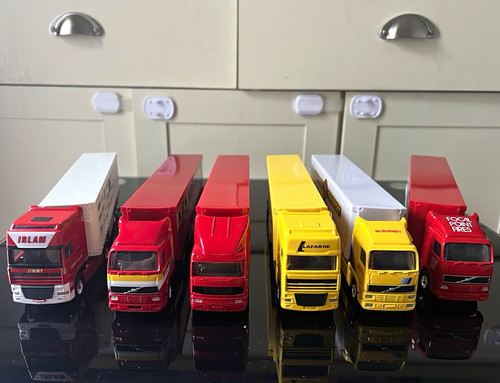 Volvo diecast lorry - volvo, 1:76