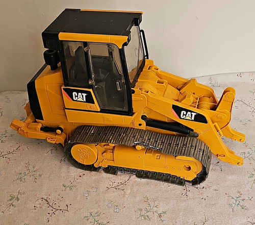 Bruder cat tracked dozer - cat,