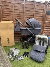 Venicci Tinum Special Edition Pram 2.0 In stylish navy