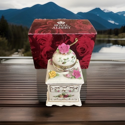 Old country roses royal - country,