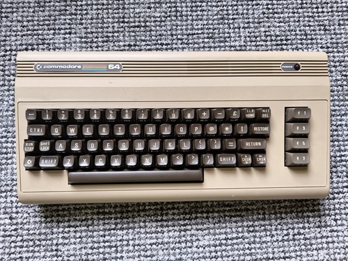 Commodore c64 powers on - 64,