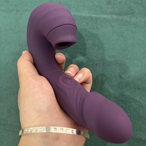 Sucking vibrator clit - clit, sucker