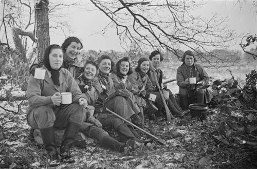 Group women land army - land,