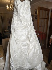 Benjamin Roberts White Embroidery Wedding Dress Size 12 Requires Dry Cleaning