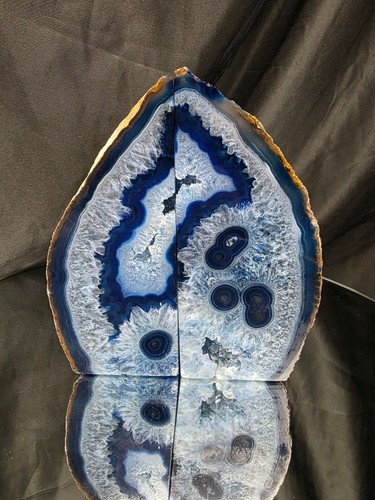 Blue natural edge quartz - blue,