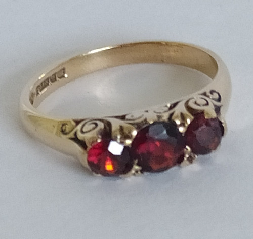 Three stone garnet ring ct - ring,