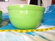 1930s mixing bowls by Hall * 3 nesting bowls * Medallion design in Lettuce Green