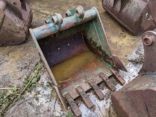 800mm Excavator Digging Bucket suit 5-8 Tonne 45mm x 165mm x 230mm £300 +vat