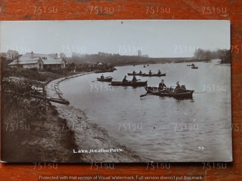Recreational rowing boats