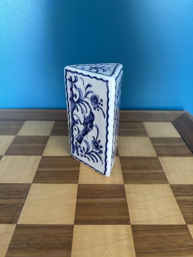 Delft style miniature bud - style,