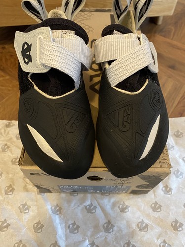 Brand new evolv climbing - v6,