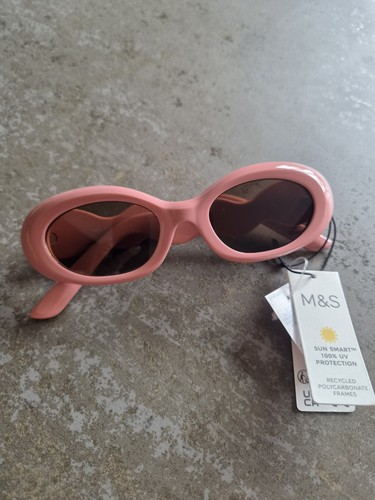 Dusky pink oval - dusky, plastic