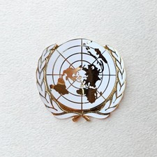 New OFFICIAL Issue United Nations Cap Badge - UN Beret Badge