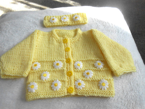 Hand knitted lemon daisy - hand,
