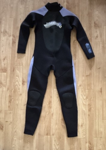 Two bare feat full - feat, length