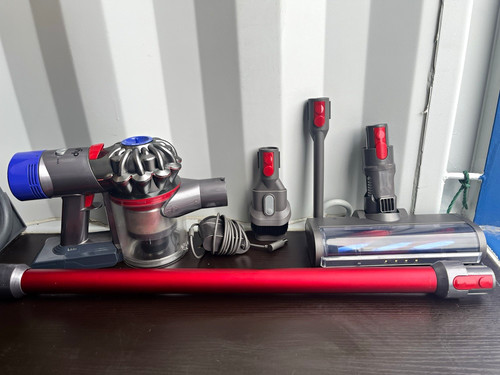 Dyson cordless bagless - cordless,