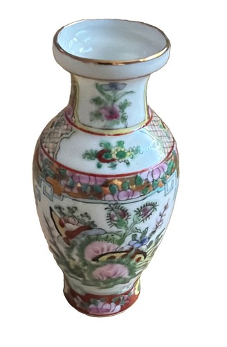 Chinese miniature famile - famile, rose