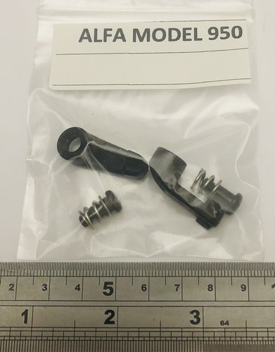 Shuttle race clasp - shuttle, screw