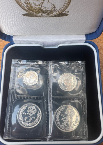 2000 elizabeth maundy money - 2000,