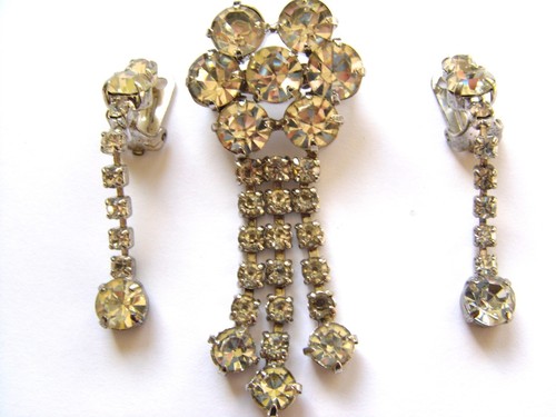 Vintage diamante flower brooch - flower,