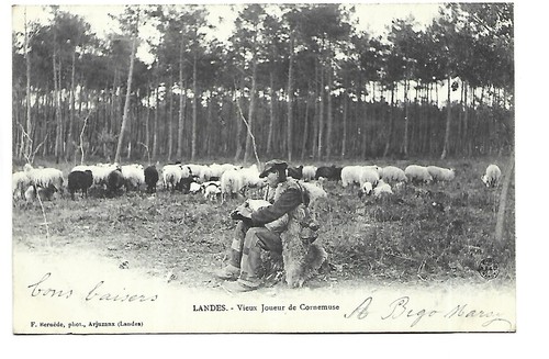 Landes old bagpipe player - old,