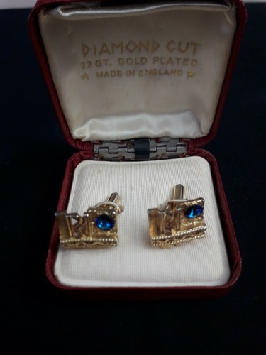 Pair diamond cut 22ct - pair, of