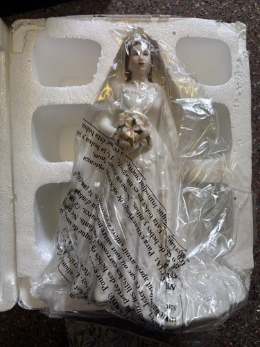 Royal worcester queen - worcester,