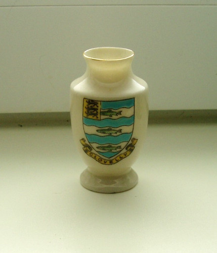 Vintage clovelly crested ware - clovelly,