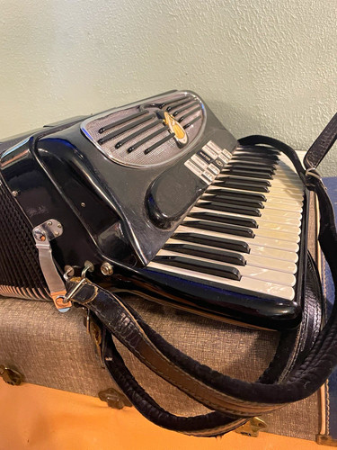Giulietti piano accordion - piano,