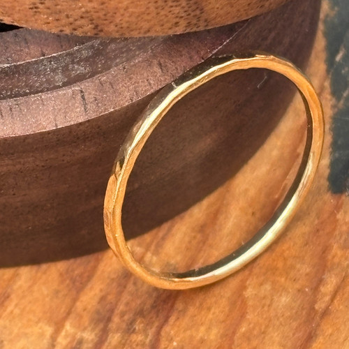 9ct solid gold hammered - 9ct,
