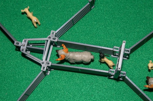 Sheep race model farm - 1/32,