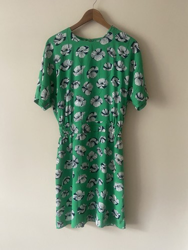 Warehouse green floral round - green,