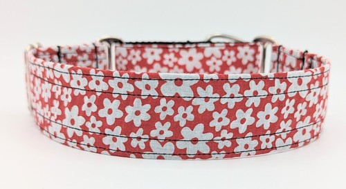 Red white flowers martingale - red,
