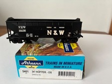 Norfolk & Western, x2 Athearn Ho scale hoppers