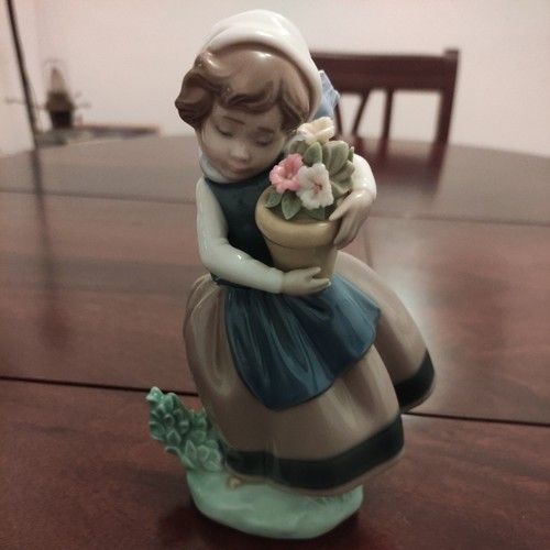 Lladro spring here model - lladro,