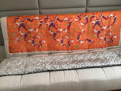 Moschino 100 silk scarf made - 100%,
